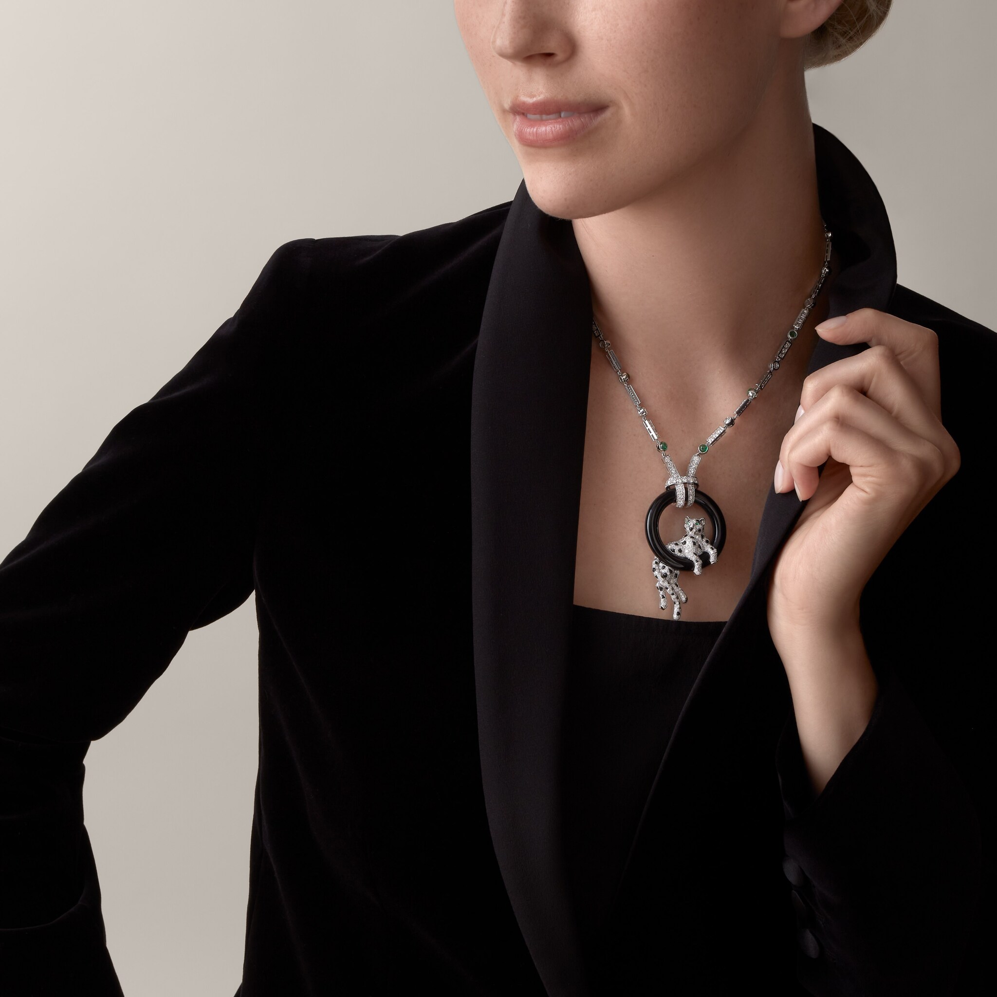 Panth&egrave;re de Cartier necklace, emerald, paved 