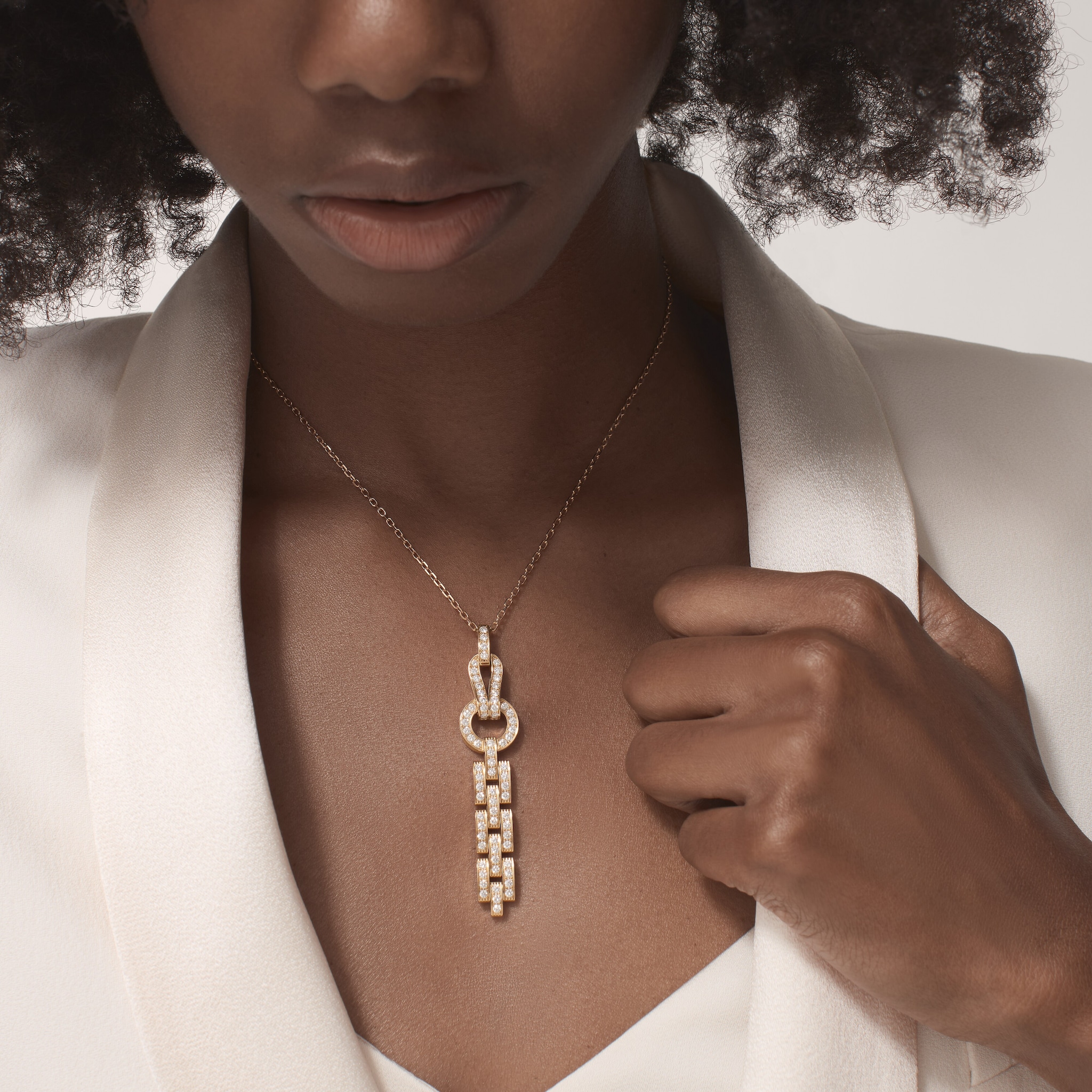 Agrafe pendant, paved 