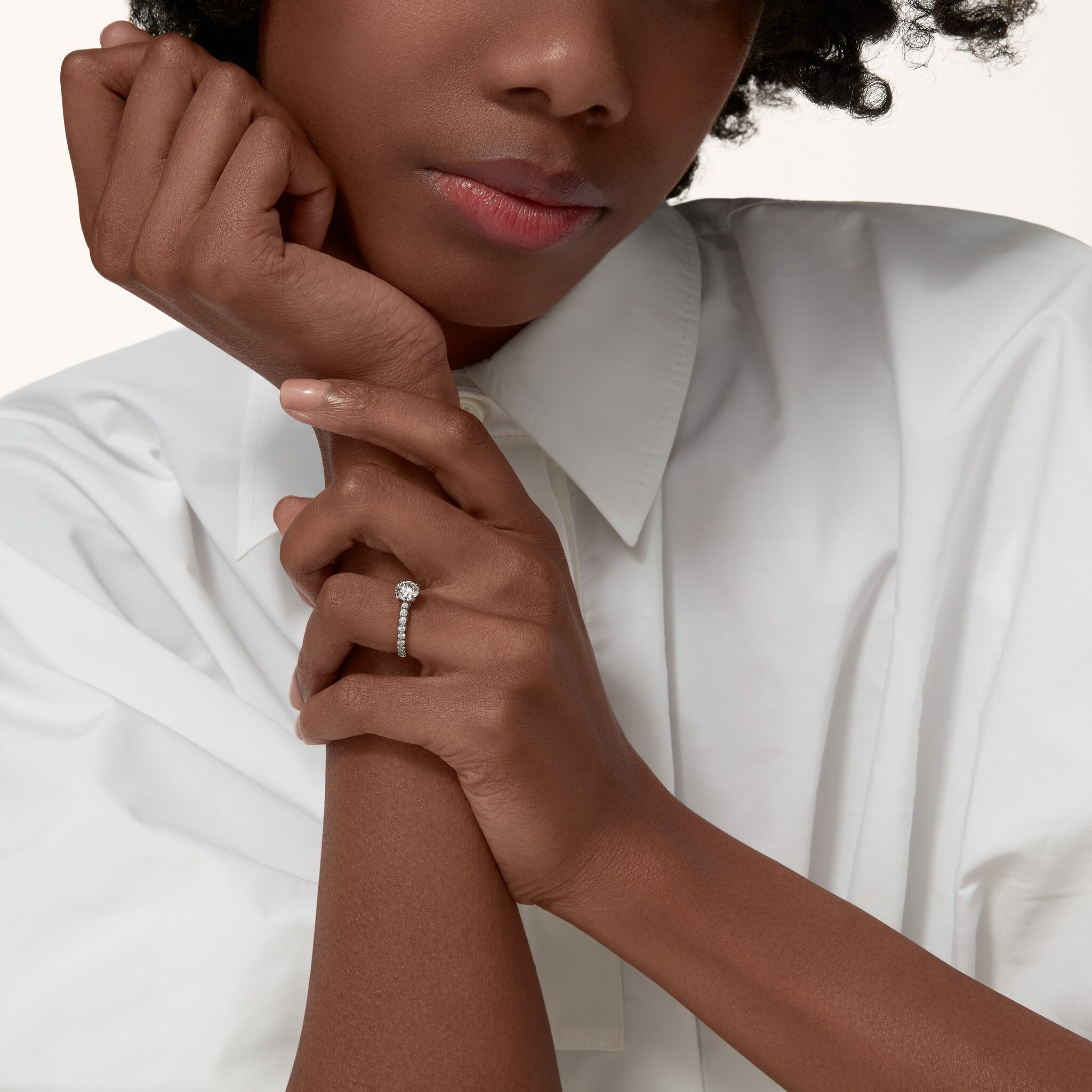 1895 solitaire, brilliant-cut diamond, paved 