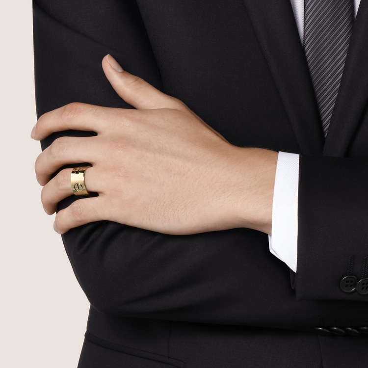 Cartier love ring on men Outlet