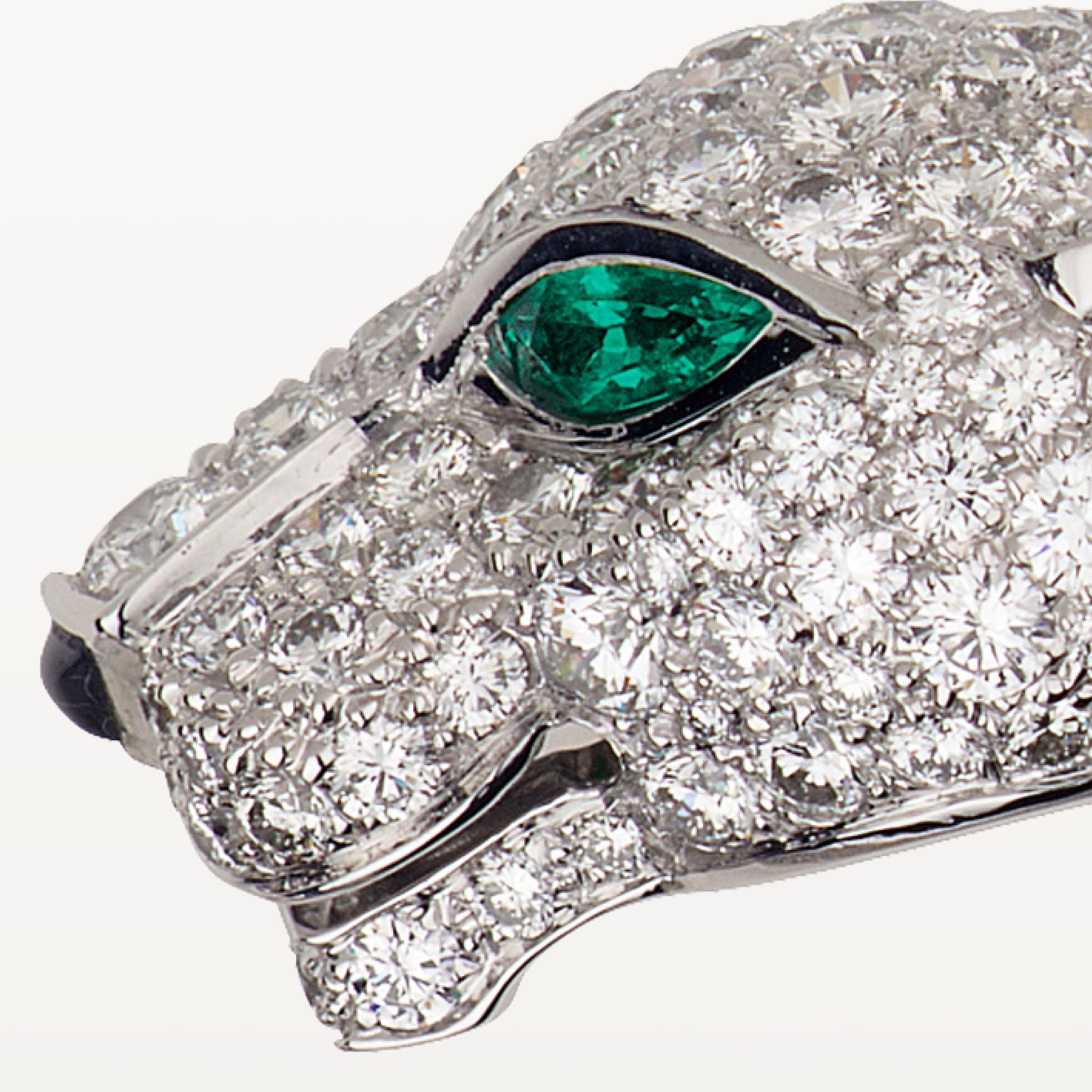 Panth&egrave;re de Cartier美洲豹手環，鋪鑲鑽石 