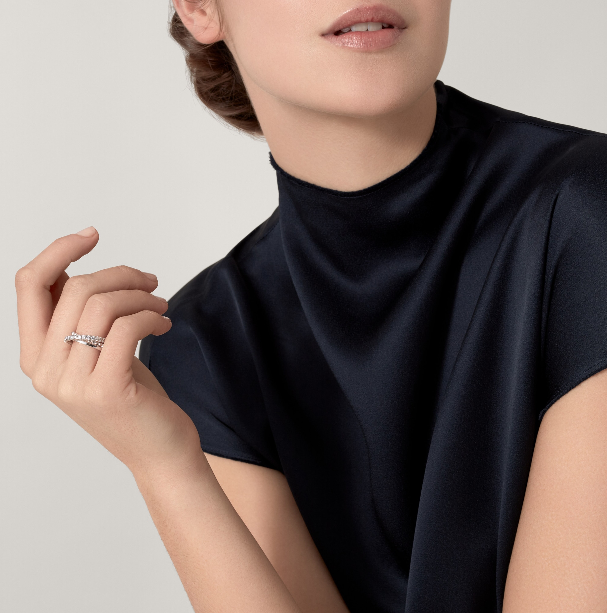 Etincelle de Cartier y&uuml;z&uuml;k, yarı pave