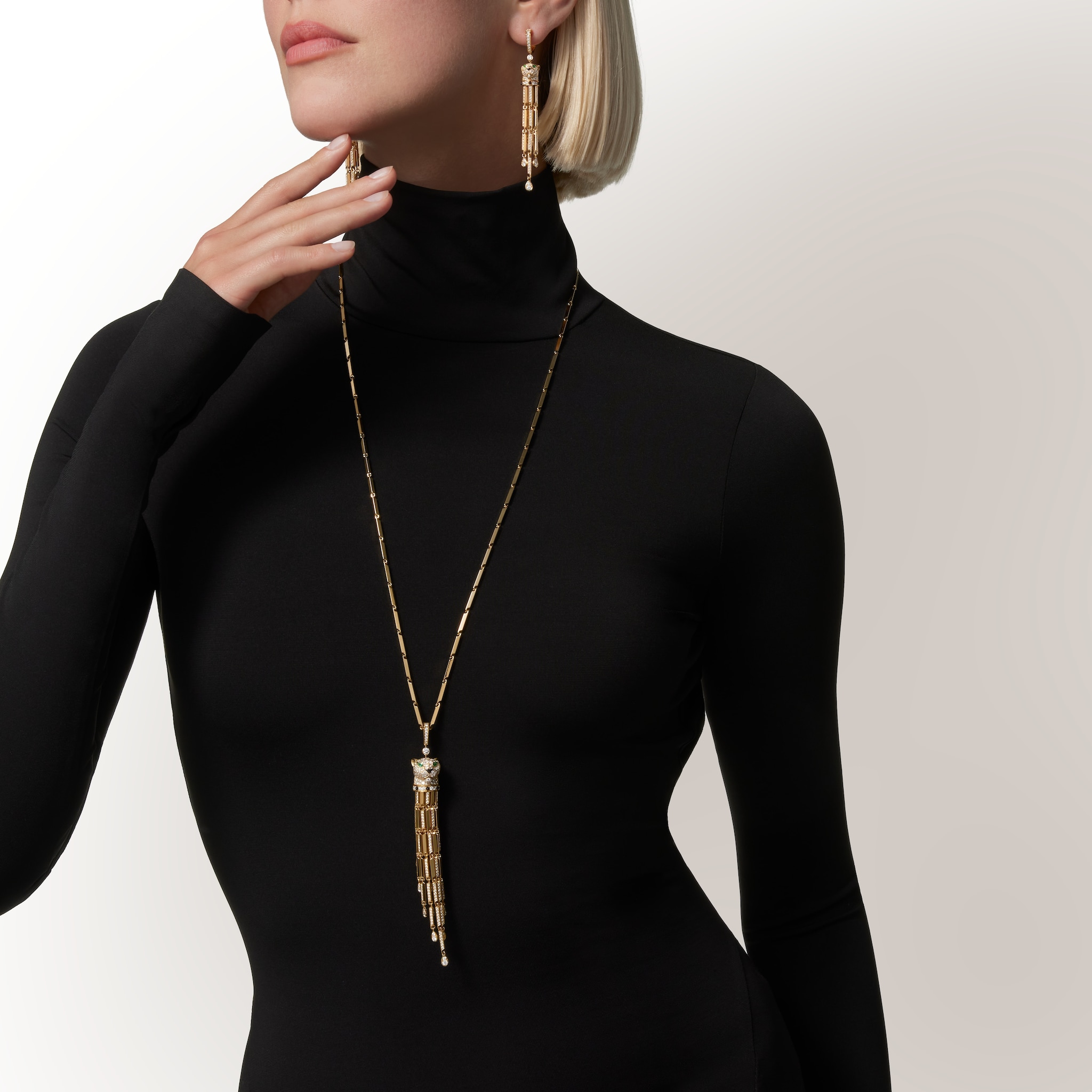 أقراط "پانتير دو كارتييه"، مرصوفة