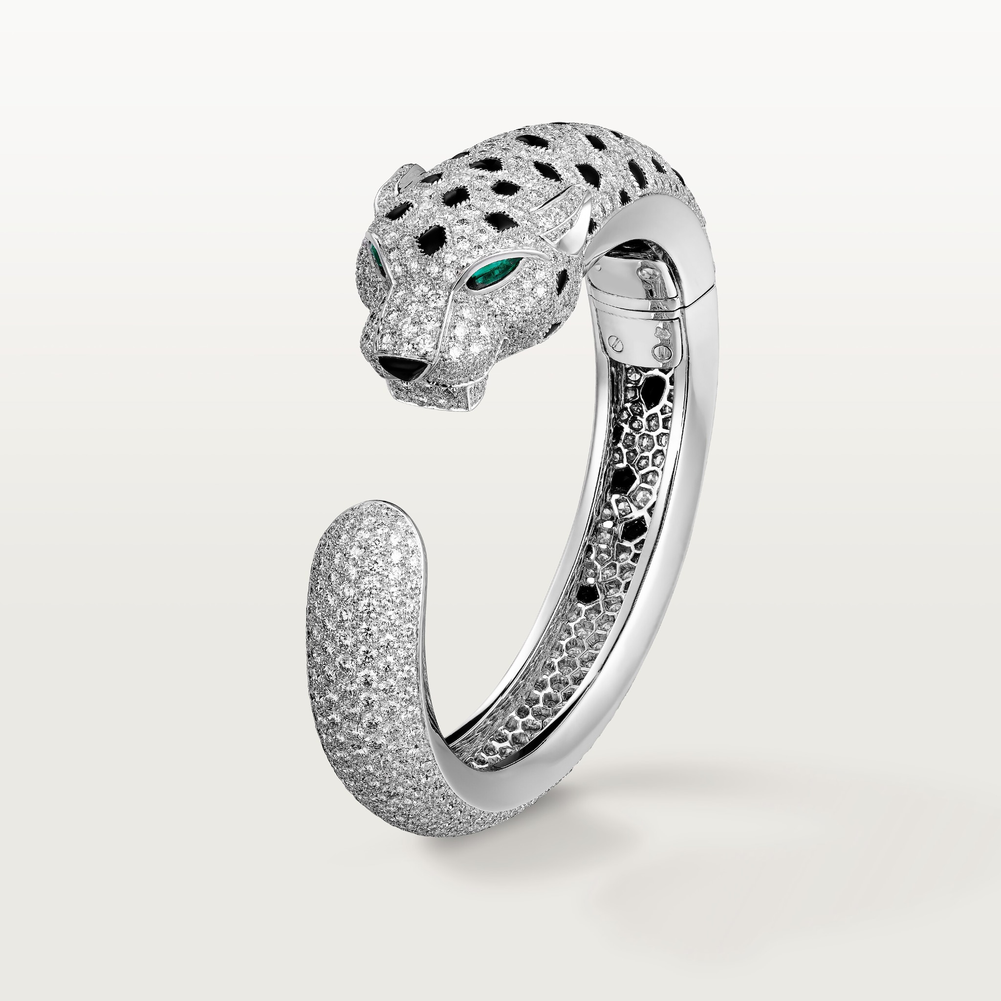 Panth&egrave;re de Cartier美洲豹手環，鋪鑲鑽石 