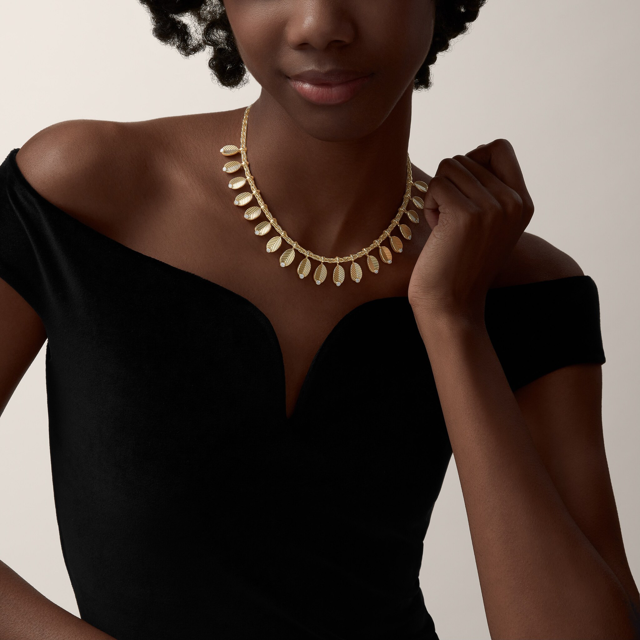 Grain de Caf&eacute; necklace, semi-paved