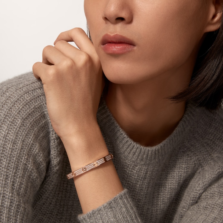 Cartier paved love bracelet hotsell