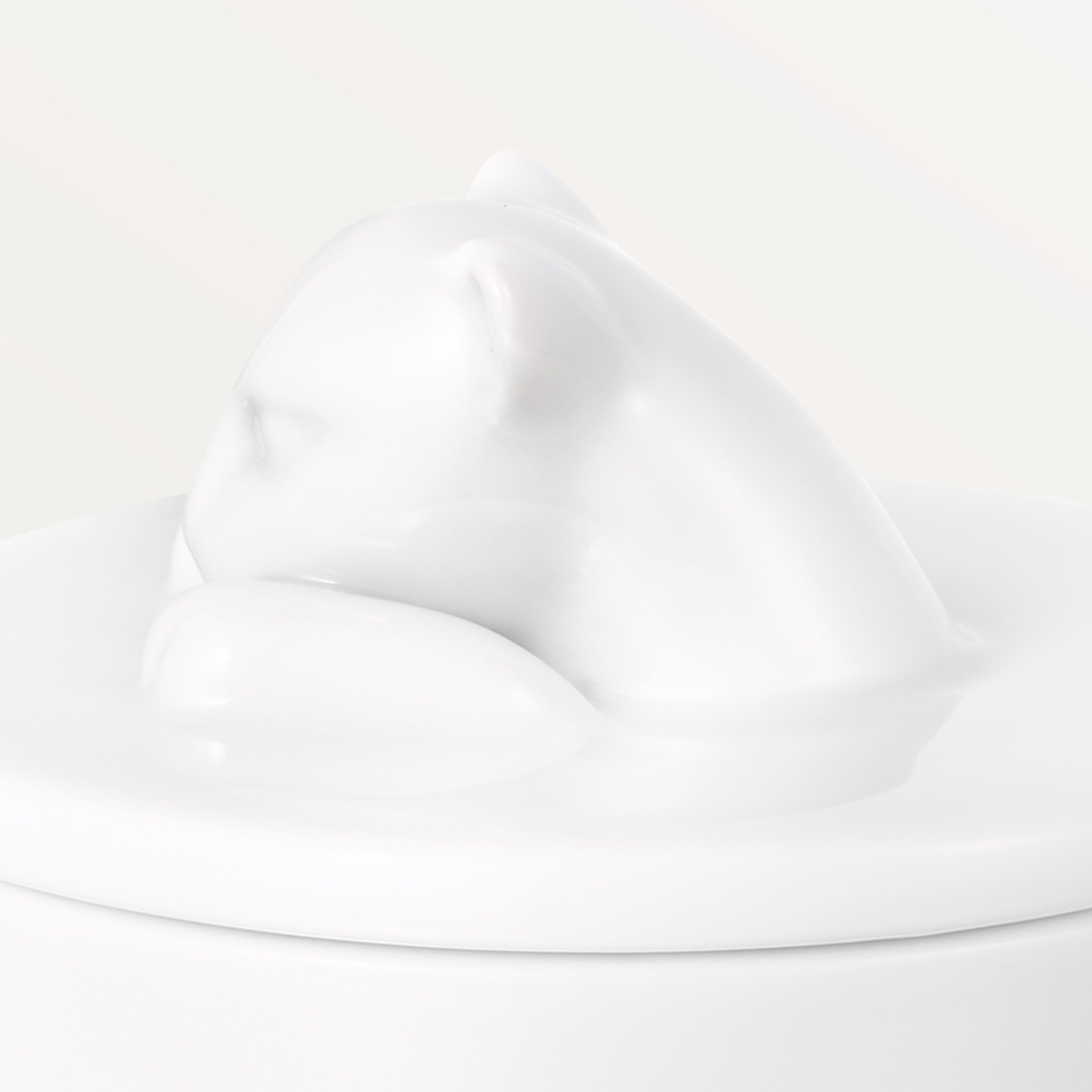 5 صورة ،كوب "كارتييه بيبي" مزيَّن بزخرفة الپانتير