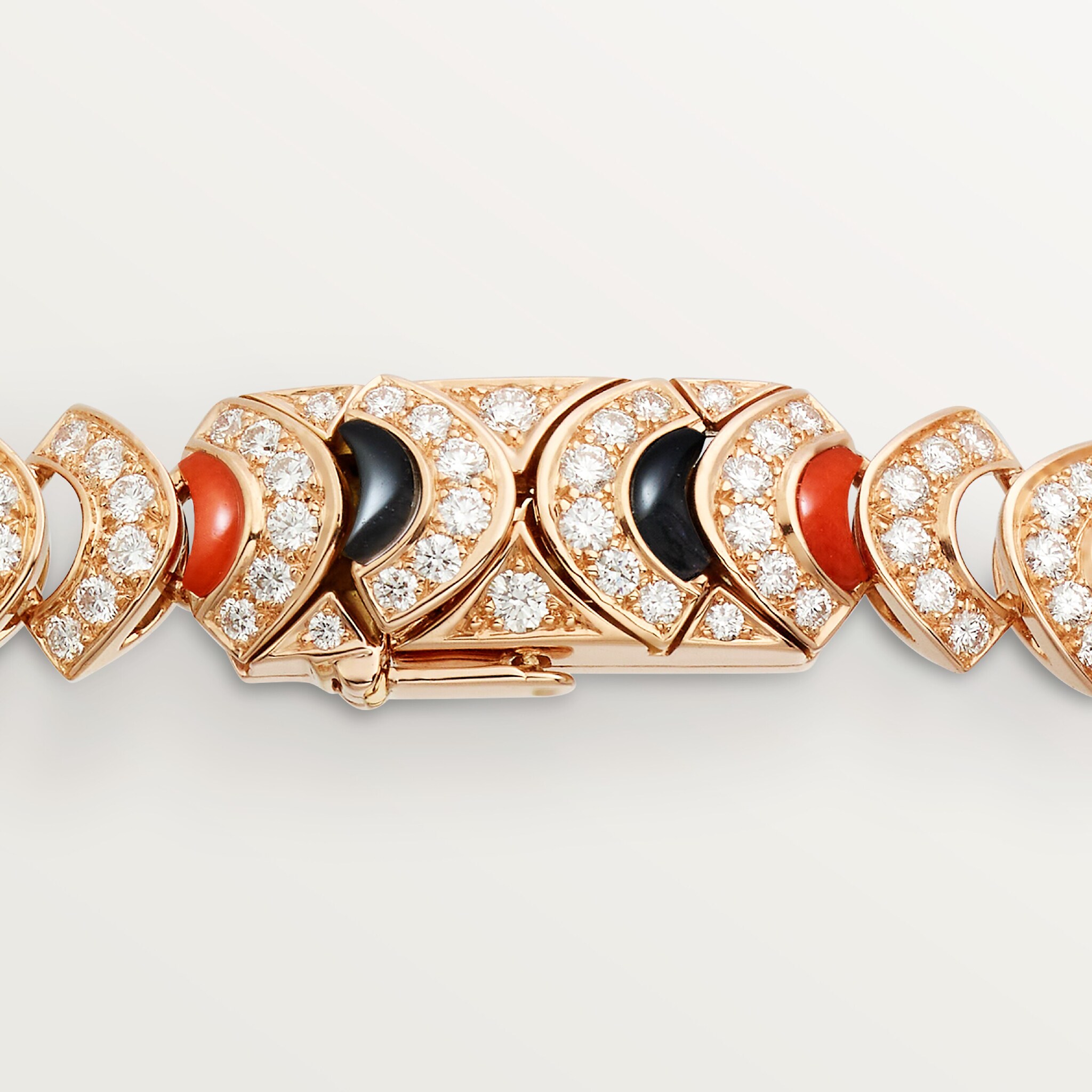 قلادة "جيومتري إي كونتراست"، مرجان، مرصوفة 