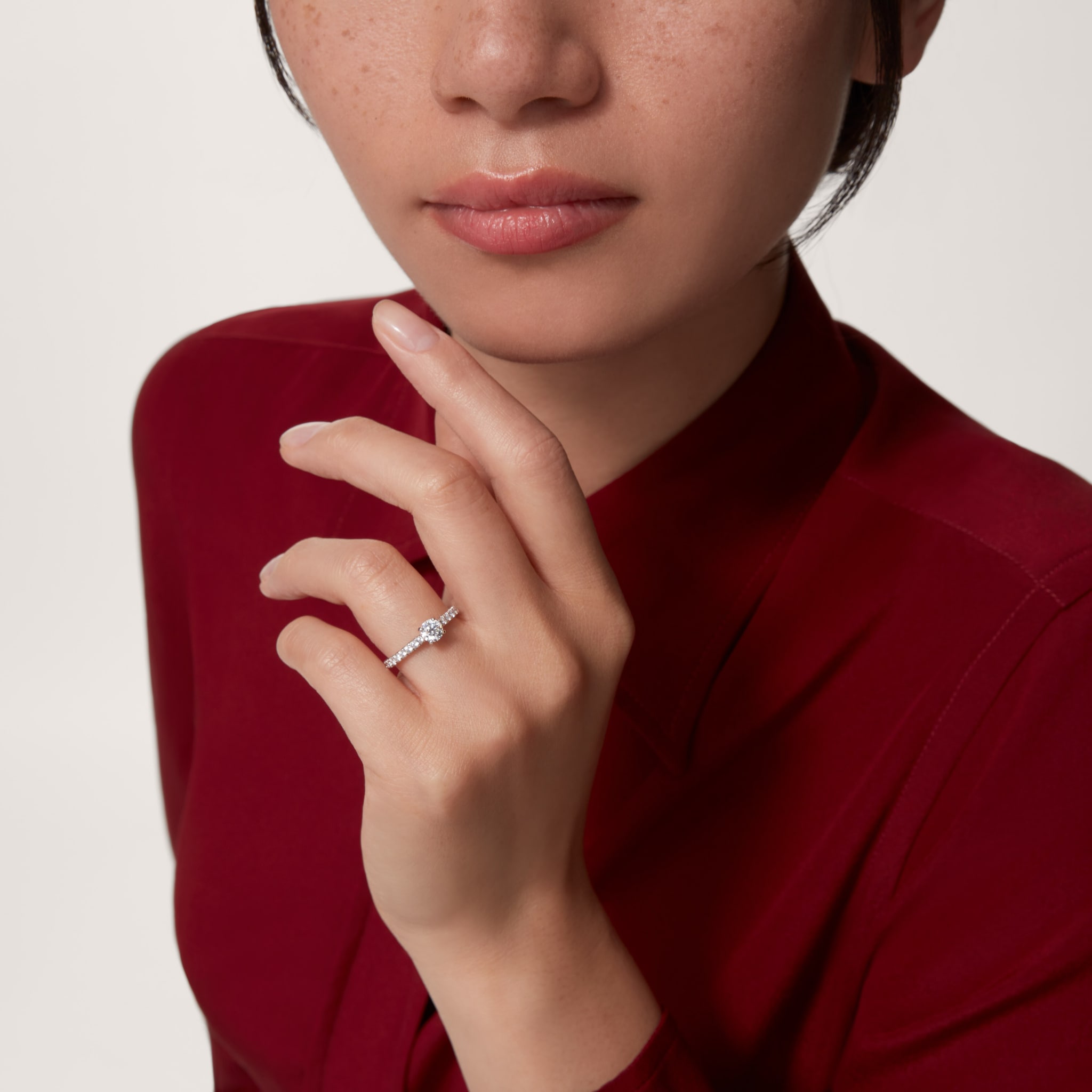 1895 solitaire, brilliant-cut diamond, paved 