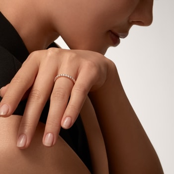 Etincelle de Cartier wedding band, 2.6 mm width, semi-paved Etincelle de Cartier wedding band, 2.6 mm width, semi-paved