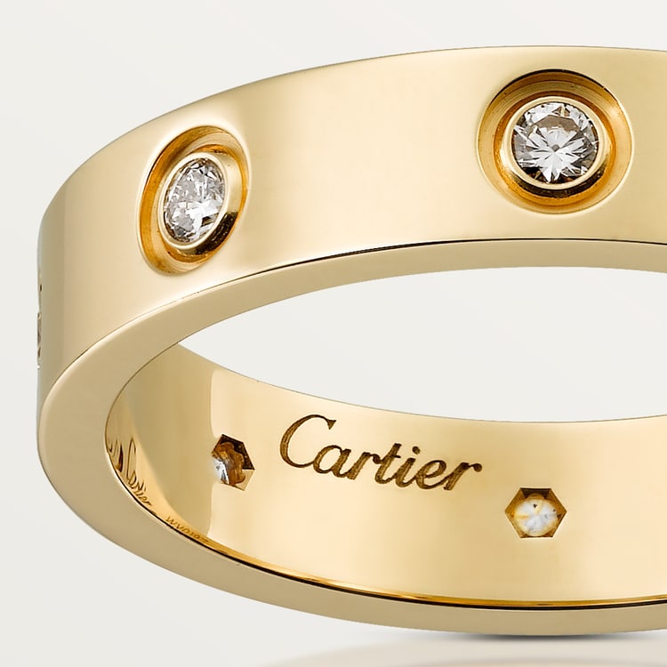 LOVE wedding band 8 diamonds