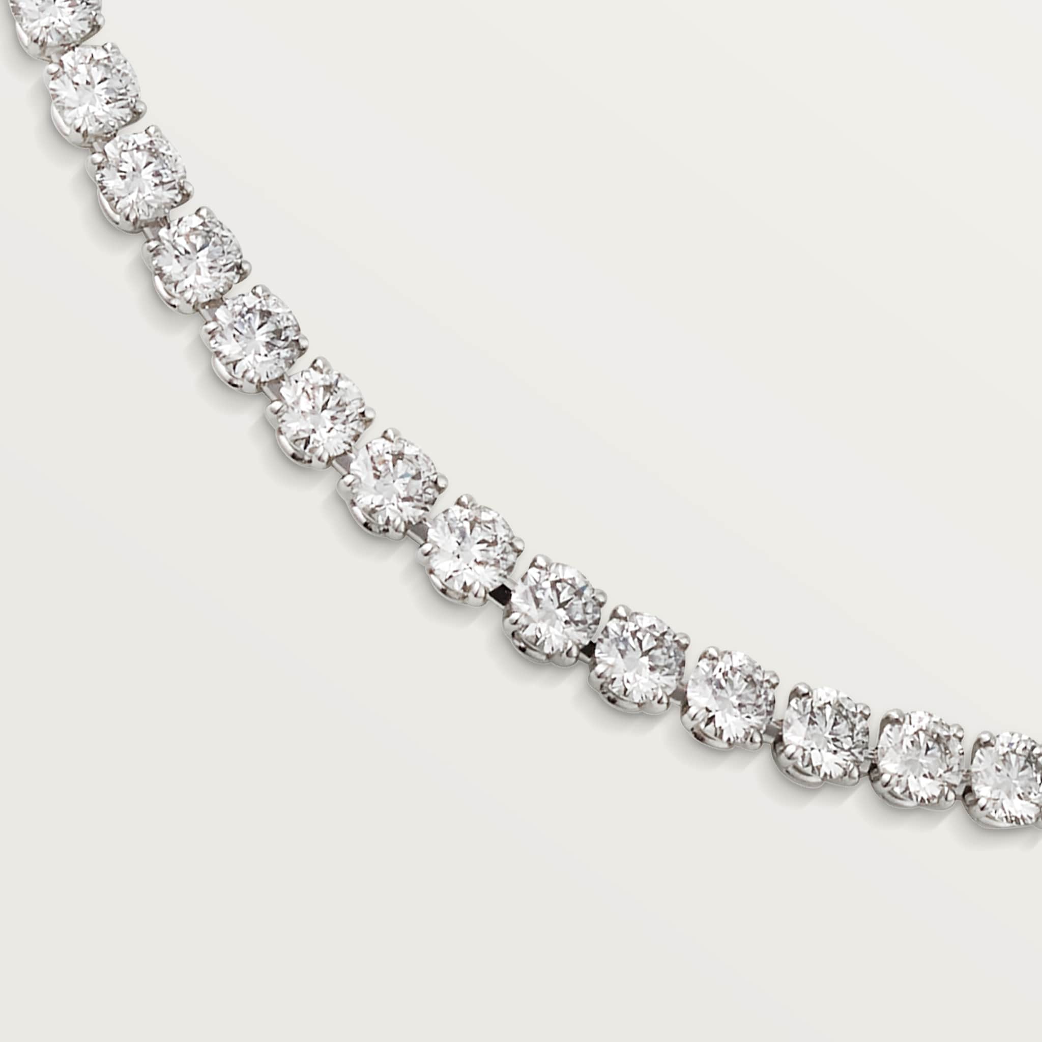 قلادة "لين إسّانسييل"، ماس بقطع بريانت الحديث البرّاق 