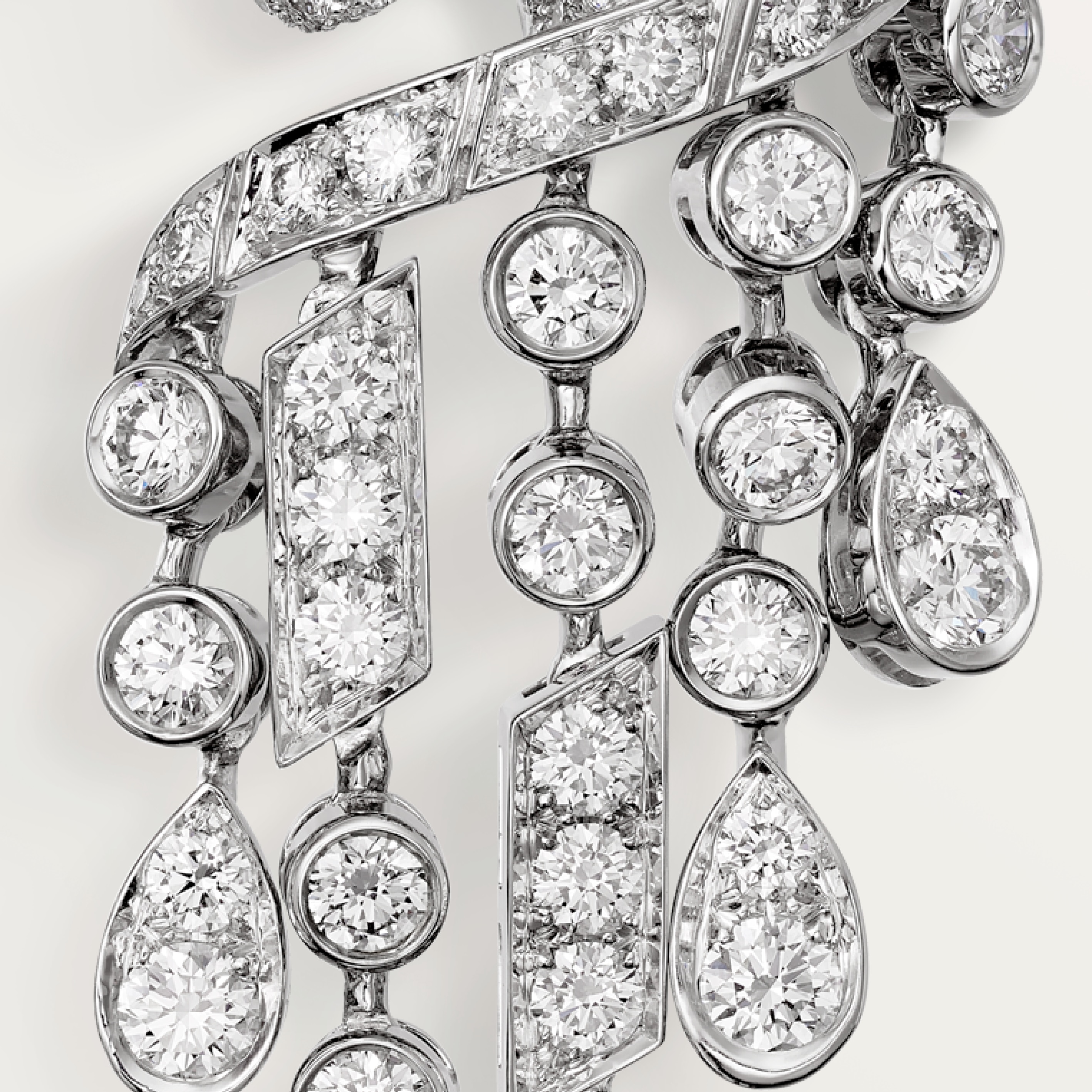 أقراط "پانتير دو كارتييه"، موديل الحجم الكبير، مرصوفة