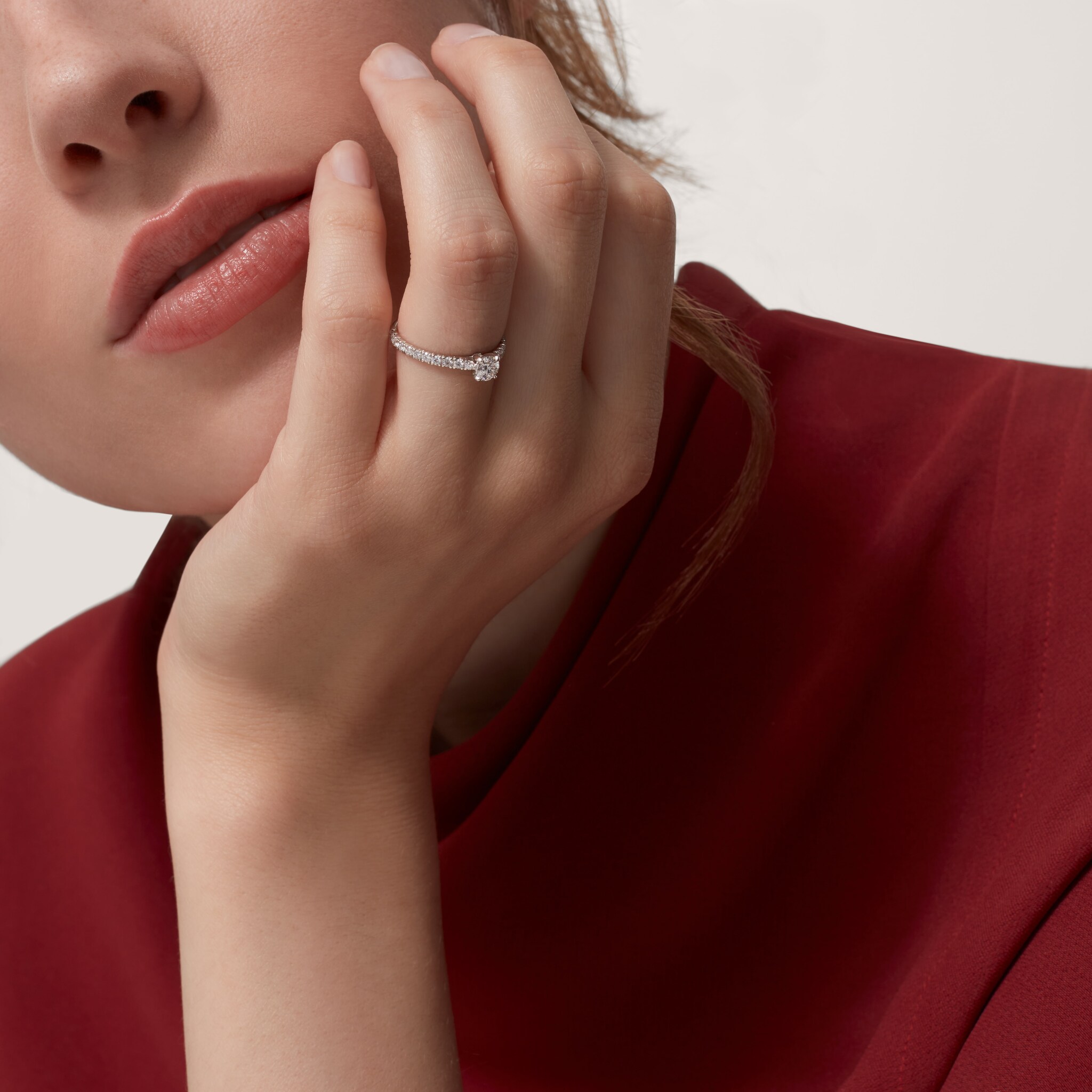 1895 solitaire, brilliant-cut diamond, paved 