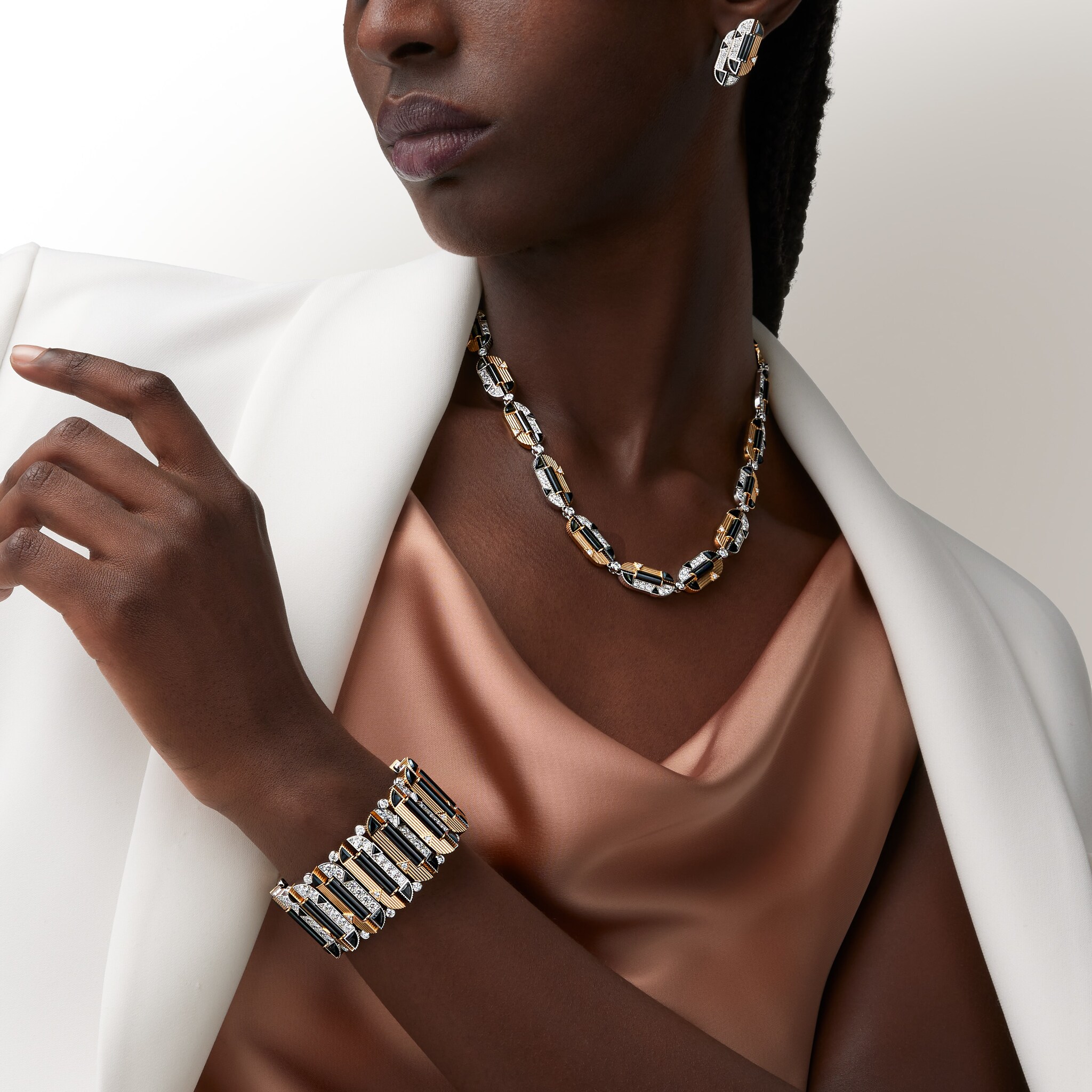 4 صورة ،سوار "جيومتري إي كونتراست"، عقيق يماني، مرصوف