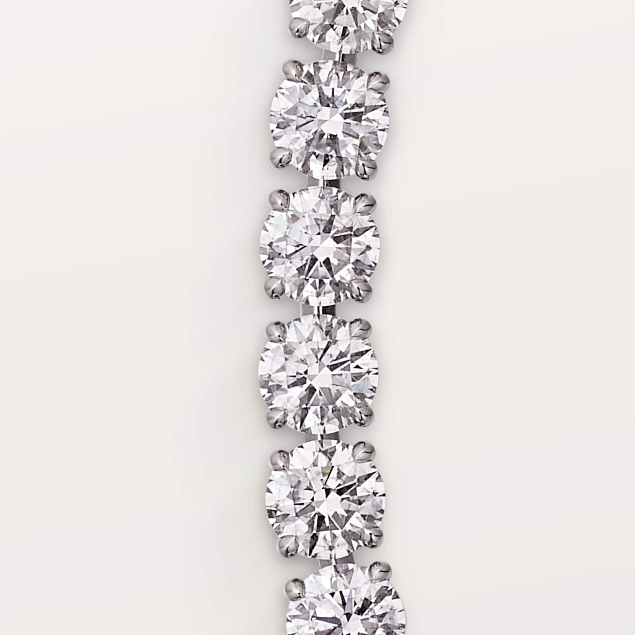 قلادة "لين إسّانسييل"، ماس بقطع بريانت الحديث البرّاق 