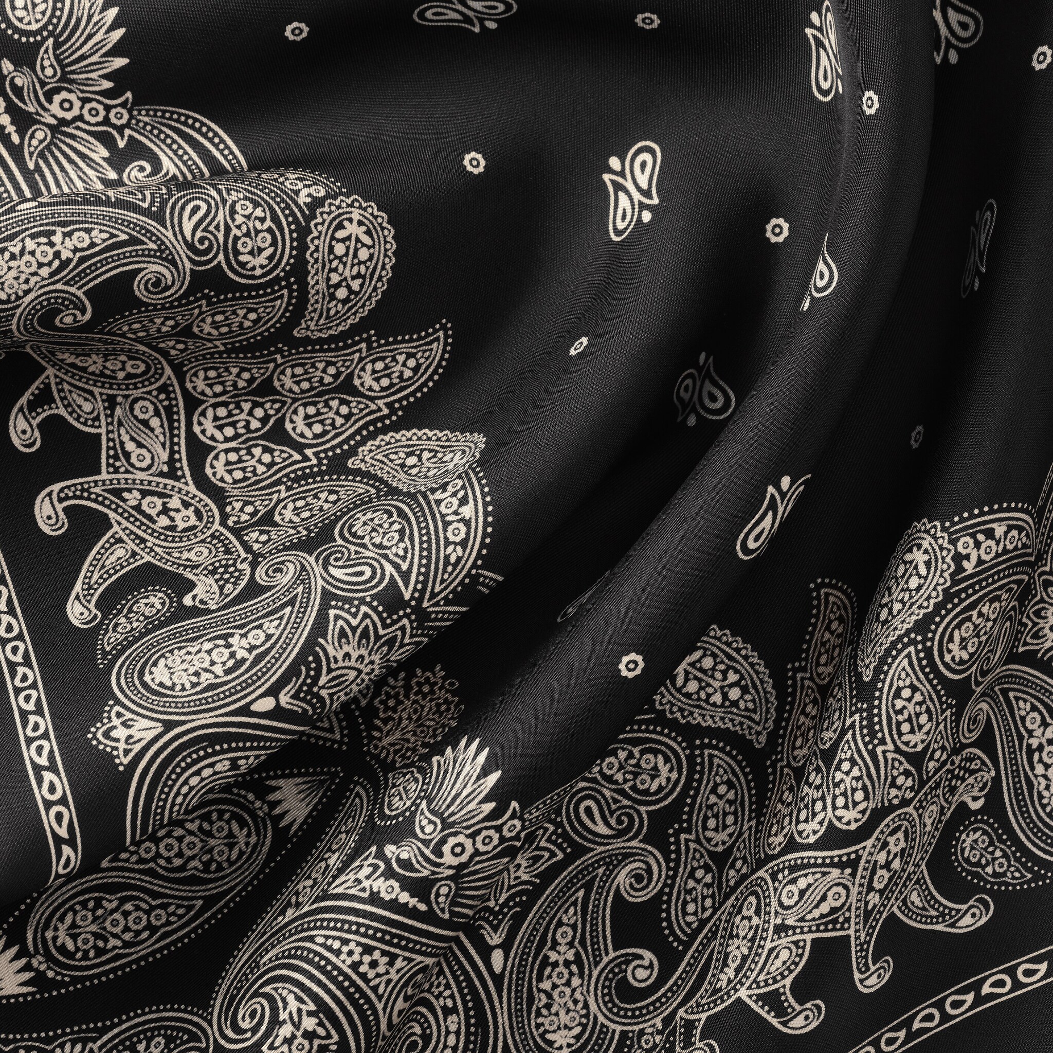 Bandana, Double C paisley, image 4