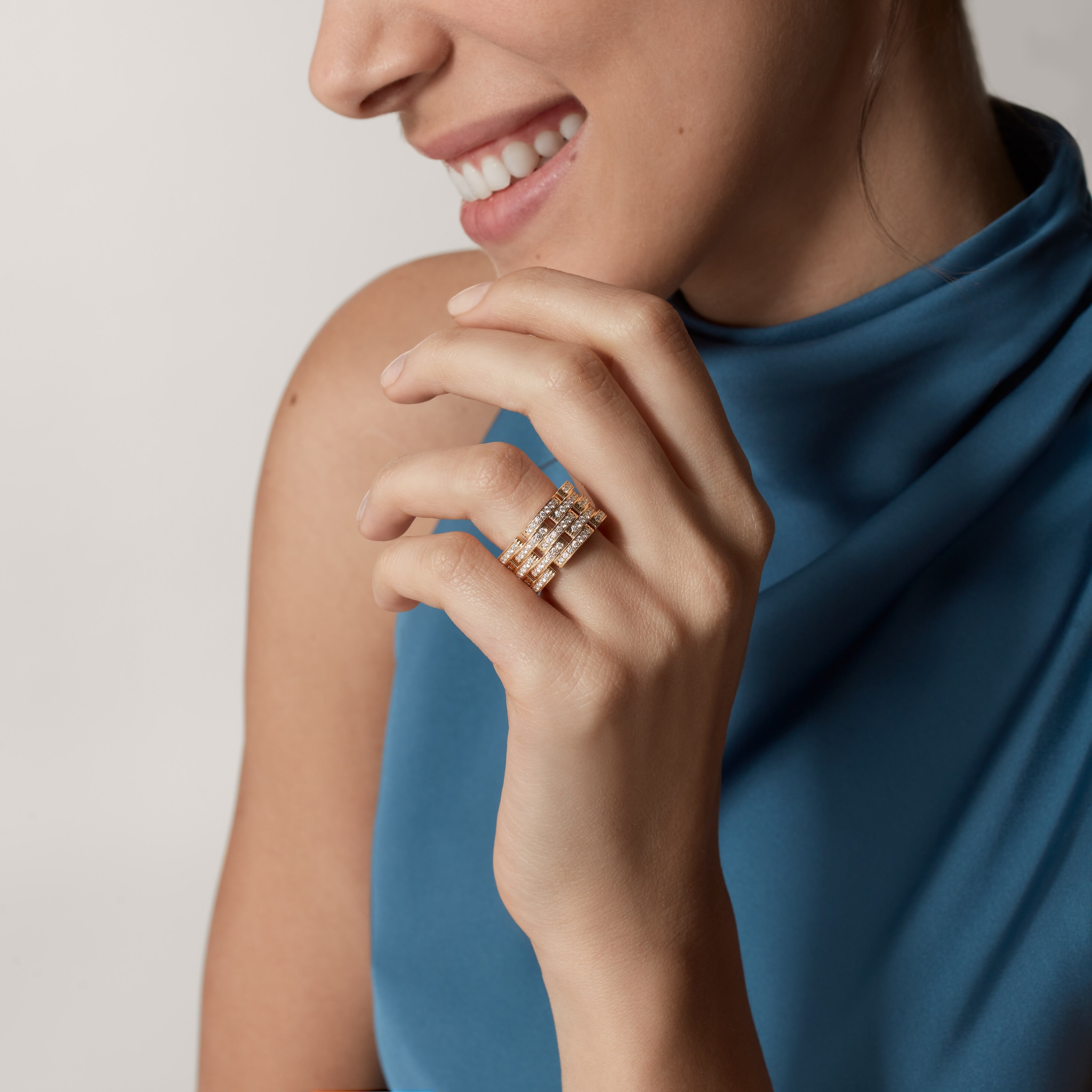 Maillon Panth&egrave;re ring, five rows, paved