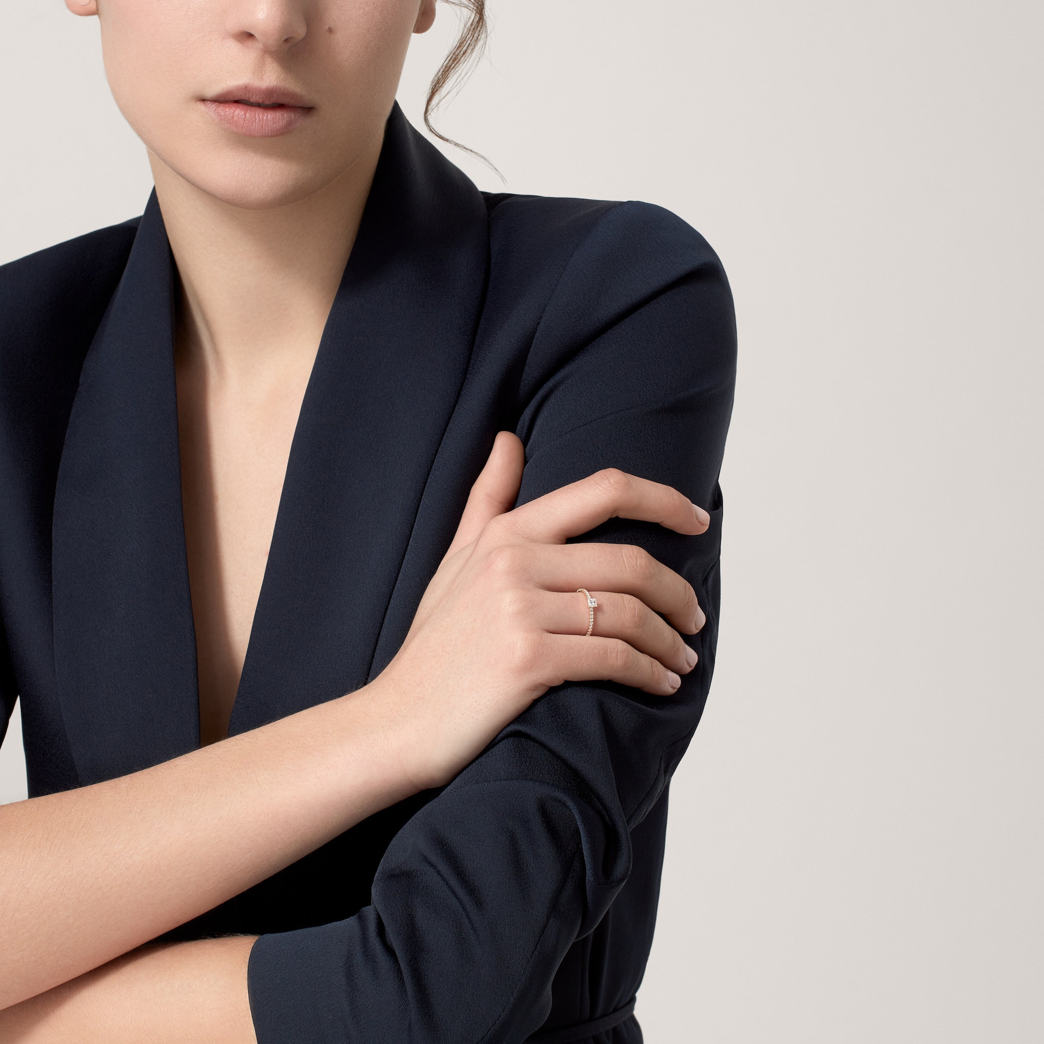 Etincelle de Cartier ring, princess-cut diamond, paved