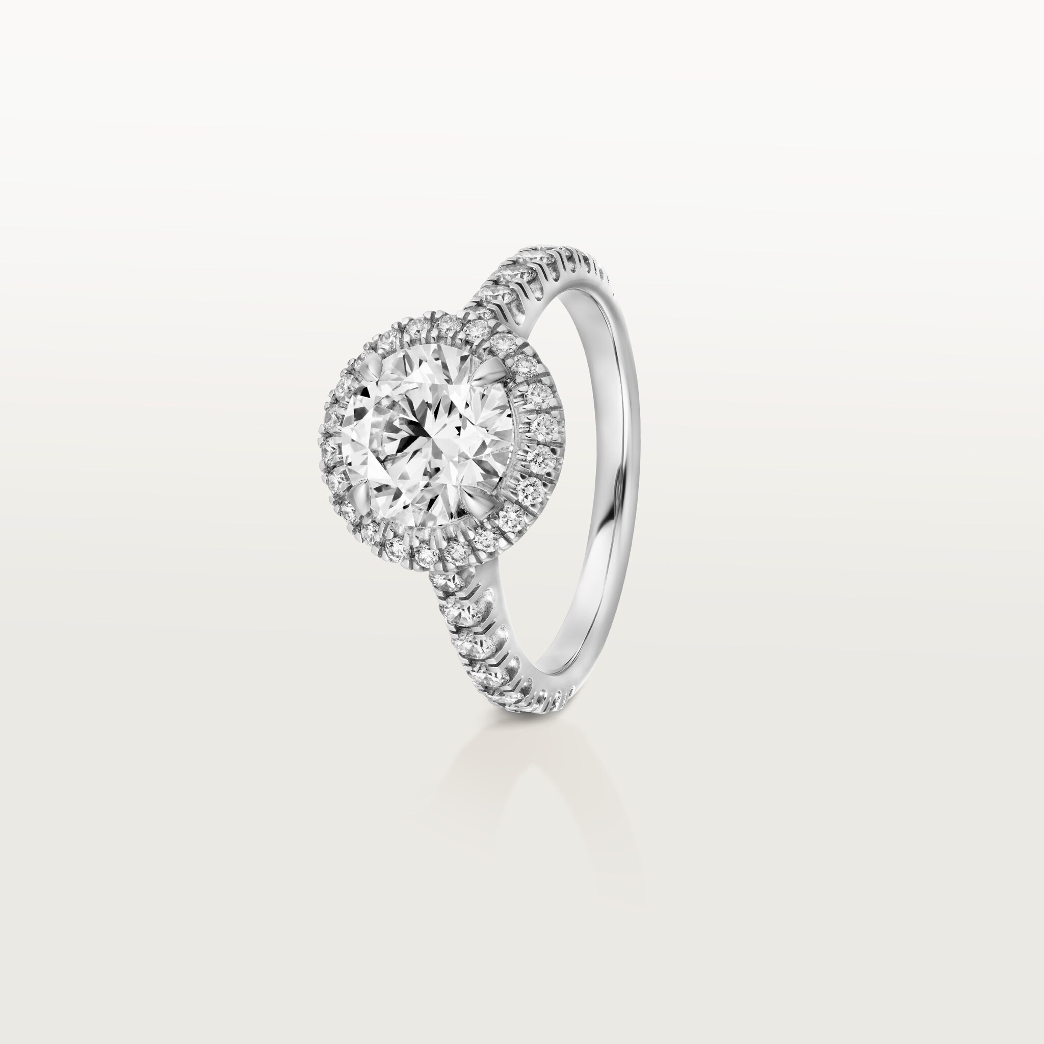 8 صورة ،خاتم سوليتير "كارتييه دِستينيه"، ماسة بقطع بريانت الحديث البرّاق، مرصوف 