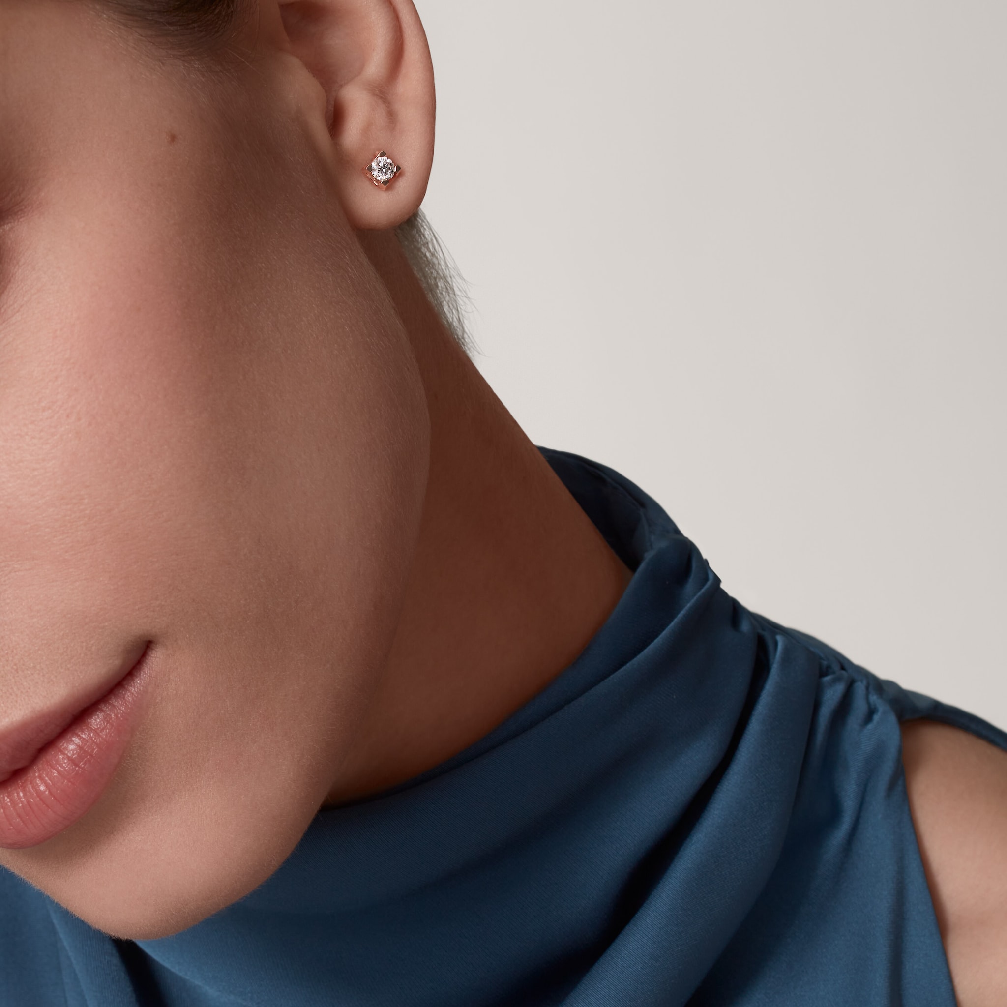 C de Cartier耳環，2顆圓形明亮式切割鑽石 