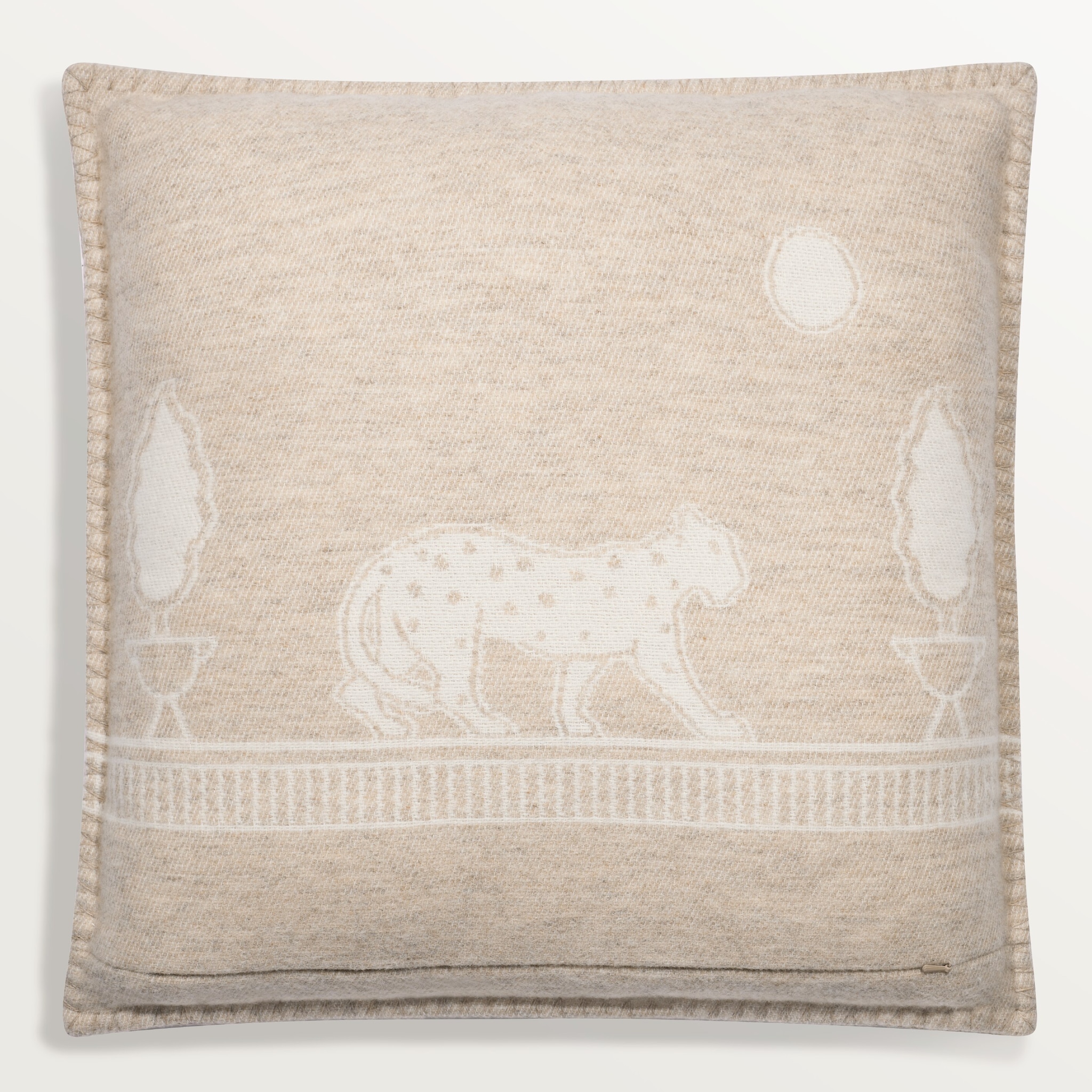 5 صورة ،وسادة "پانتير دو كارتييه"