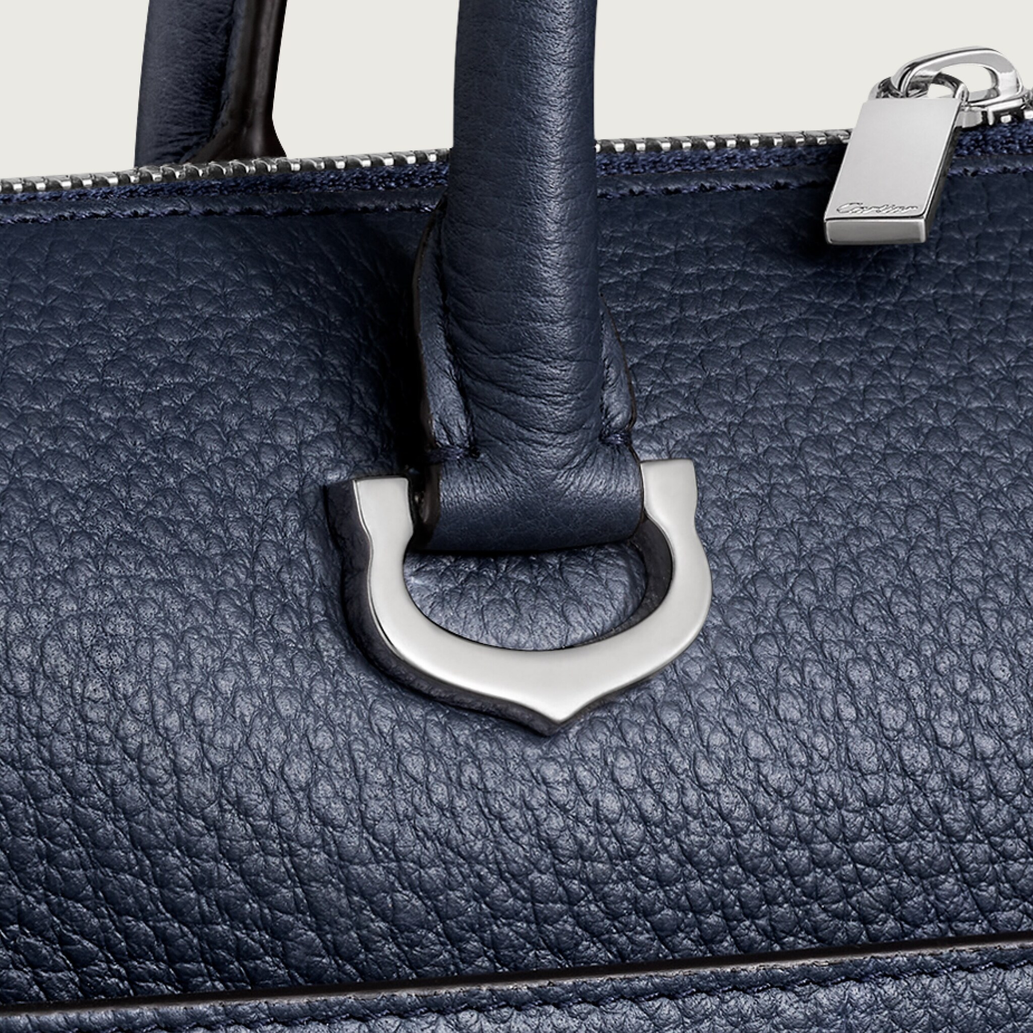 다큐먼트 홀더, 머스트 드 까르띠에