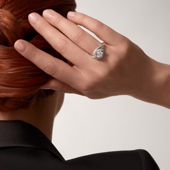 Cartier solitaire ring designs hot sale