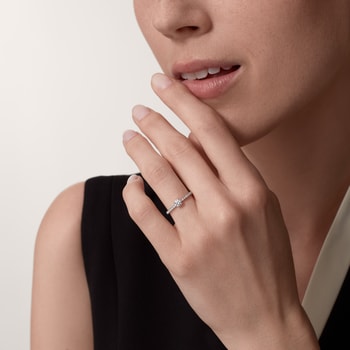 Etincelle de Cartier solitaire, brilliant-cut diamond, paved  Etincelle de Cartier solitaire, brilliant-cut diamond, paved