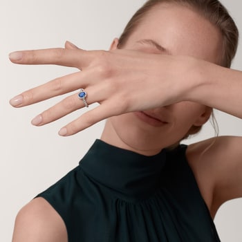 Cartier Destinée solitaire, oval-cut sapphire, paved  Cartier Destinée solitaire, oval-cut sapphire, paved