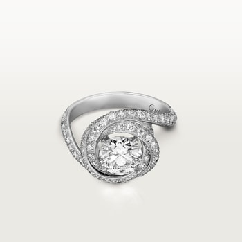 Trinity Ruban solitaire, brilliant-cut diamond, paved  Trinity Ruban solitaire, brilliant-cut diamond, paved