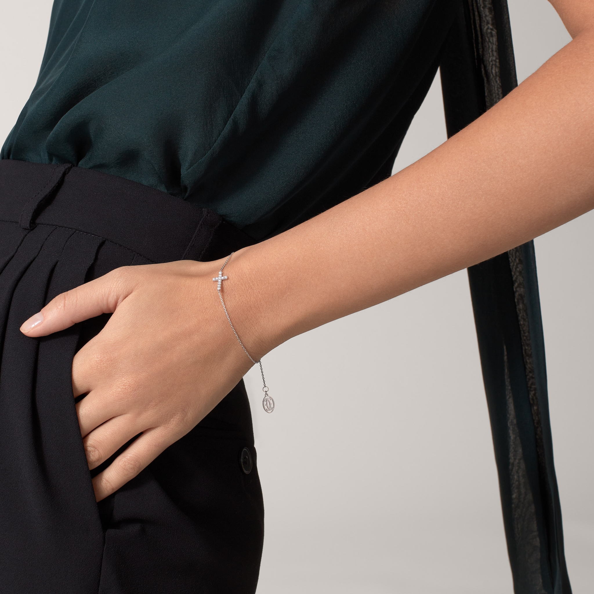 Symbol bracelet, on chain