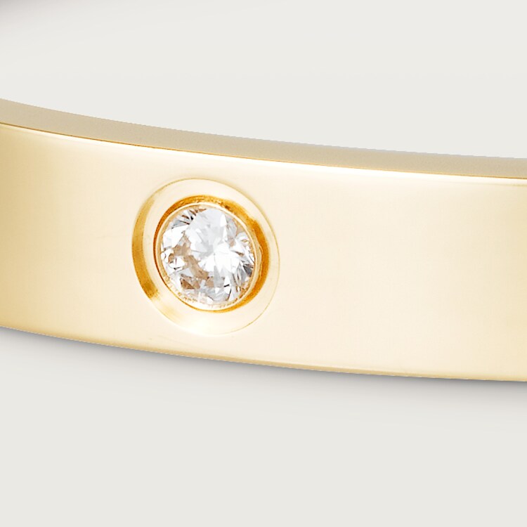 Cartier love bracelet 4 diamonds price hotsell