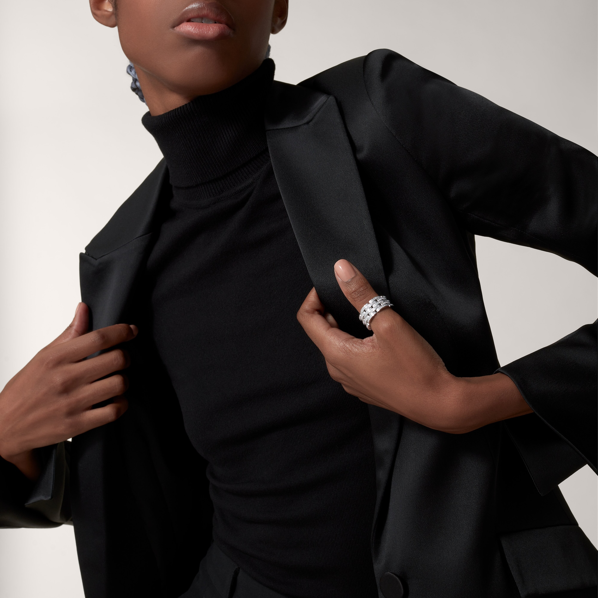 Maillon Panth&egrave;re ring, five rows, paved