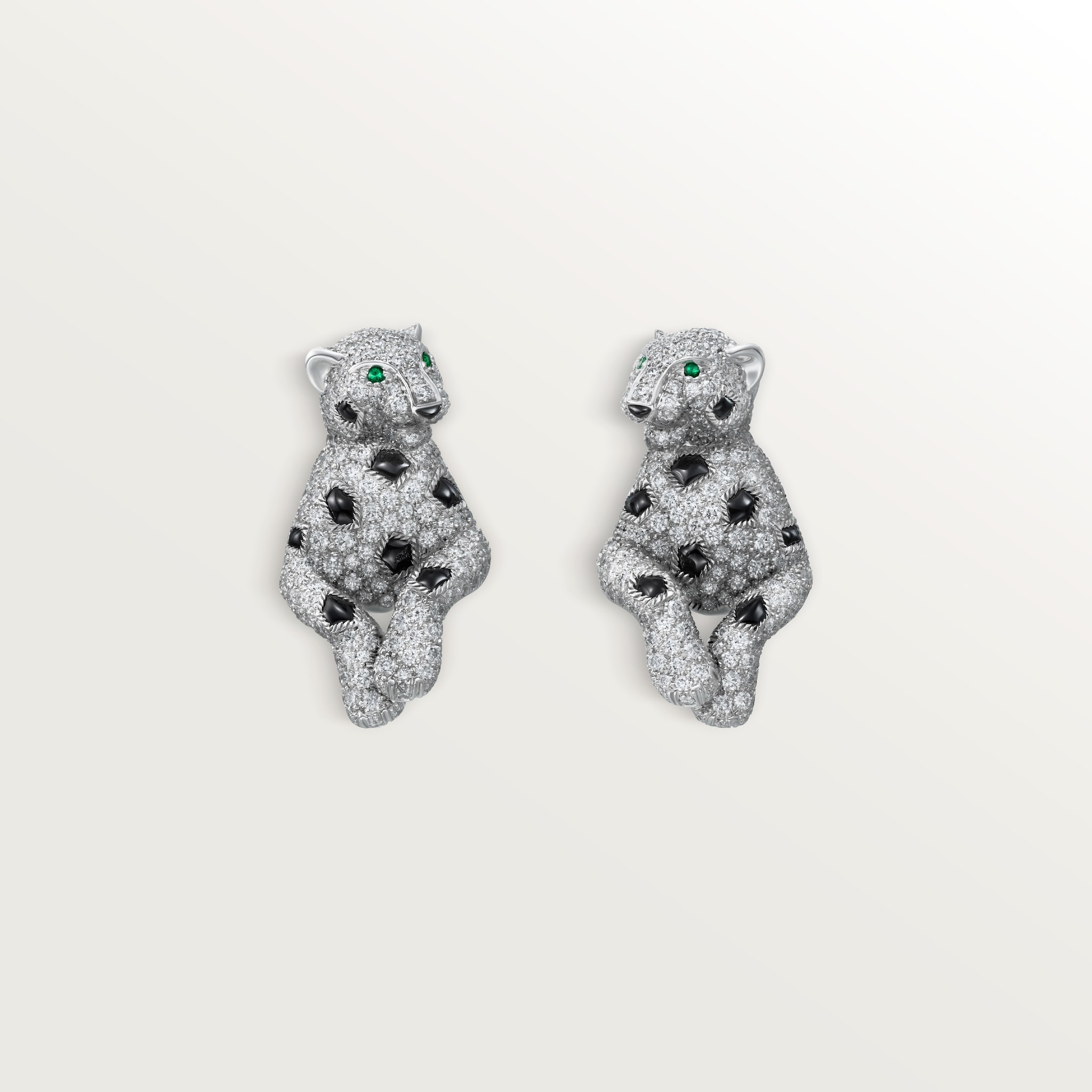 أقراط "پانتير دو كارتييه"، مرصوفة