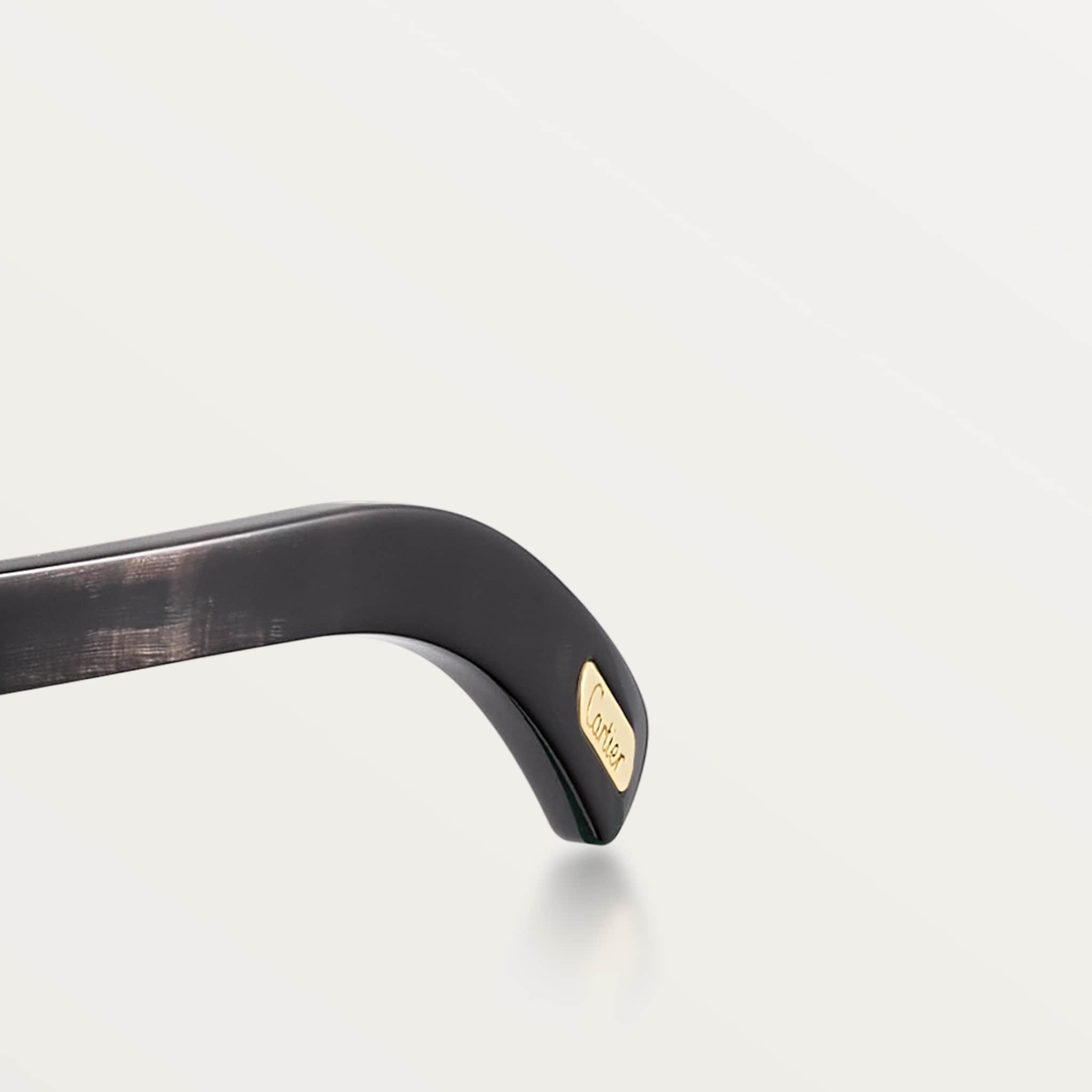 7 صورة ،نظارات شمسية مزيَّنة بزخرفة على شكل حرف "سي" الممدود