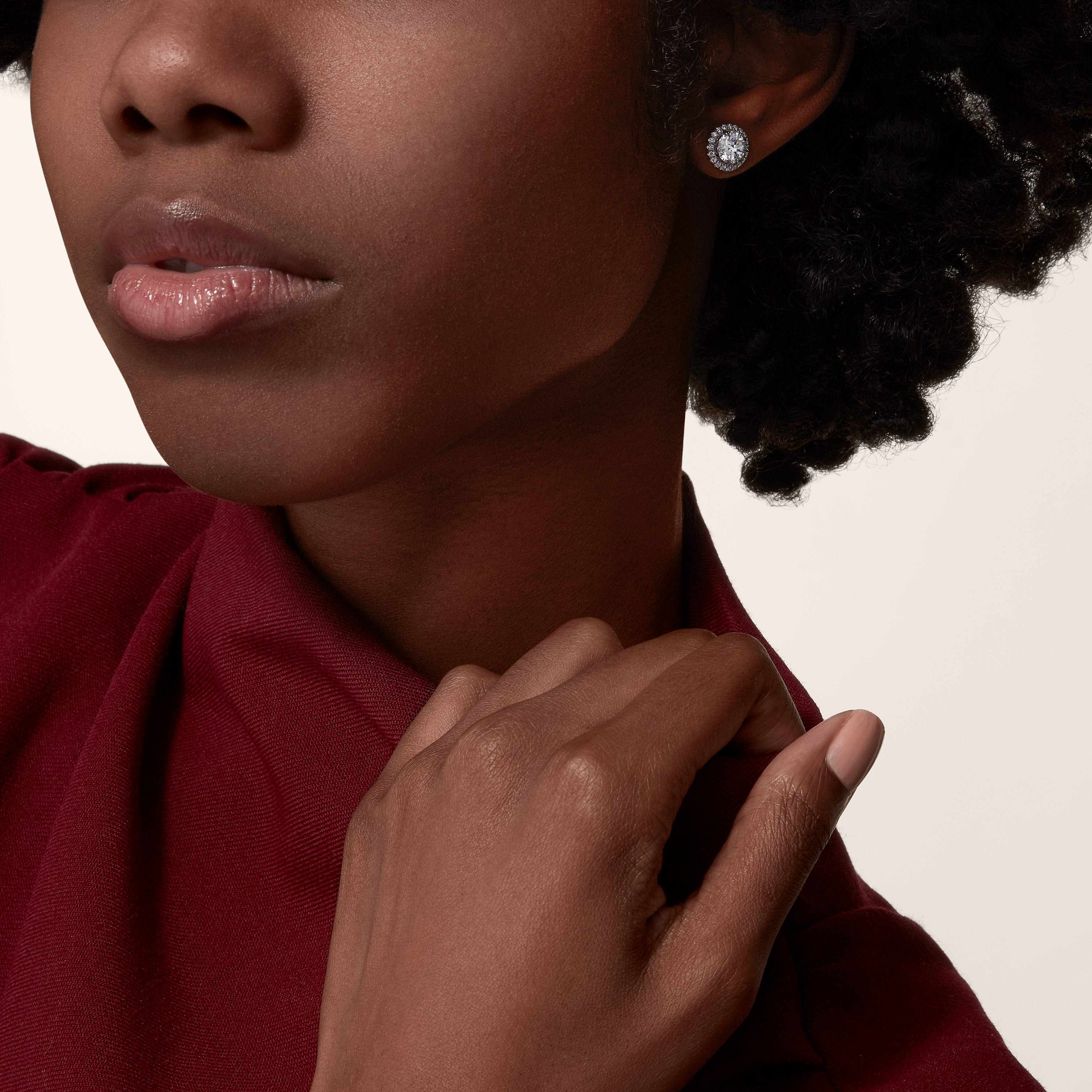 Cartier Destin&eacute;e stud earrings, 2 brilliant-cut diamonds, paved