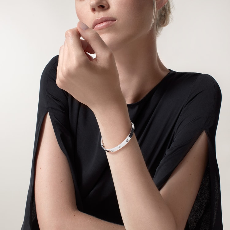 Cartier love bangle 4 diamonds deals