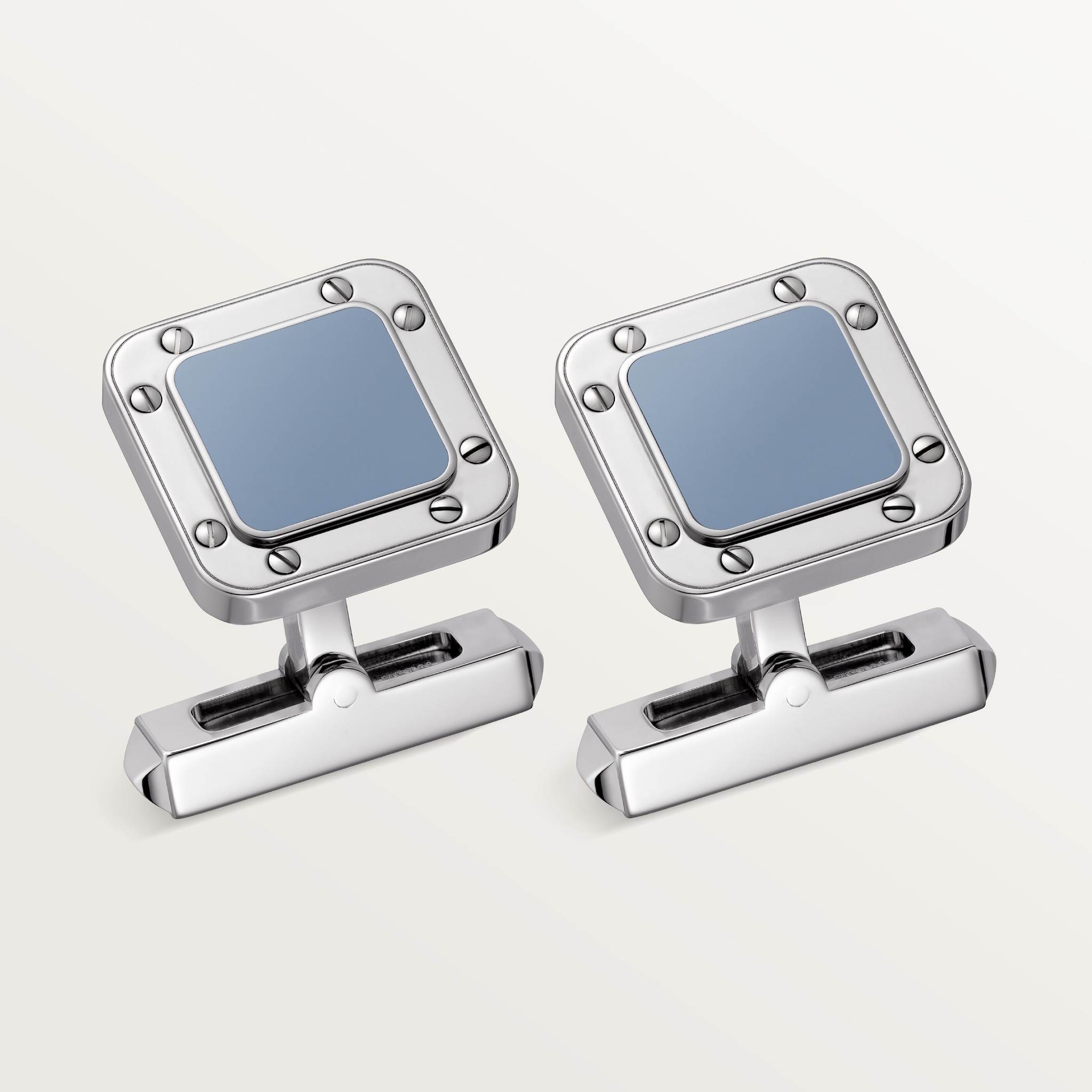 Set Santos de Cartier compos&eacute; de boutons de manchettes, d'un stylo, et d'un portefeuille, image 6