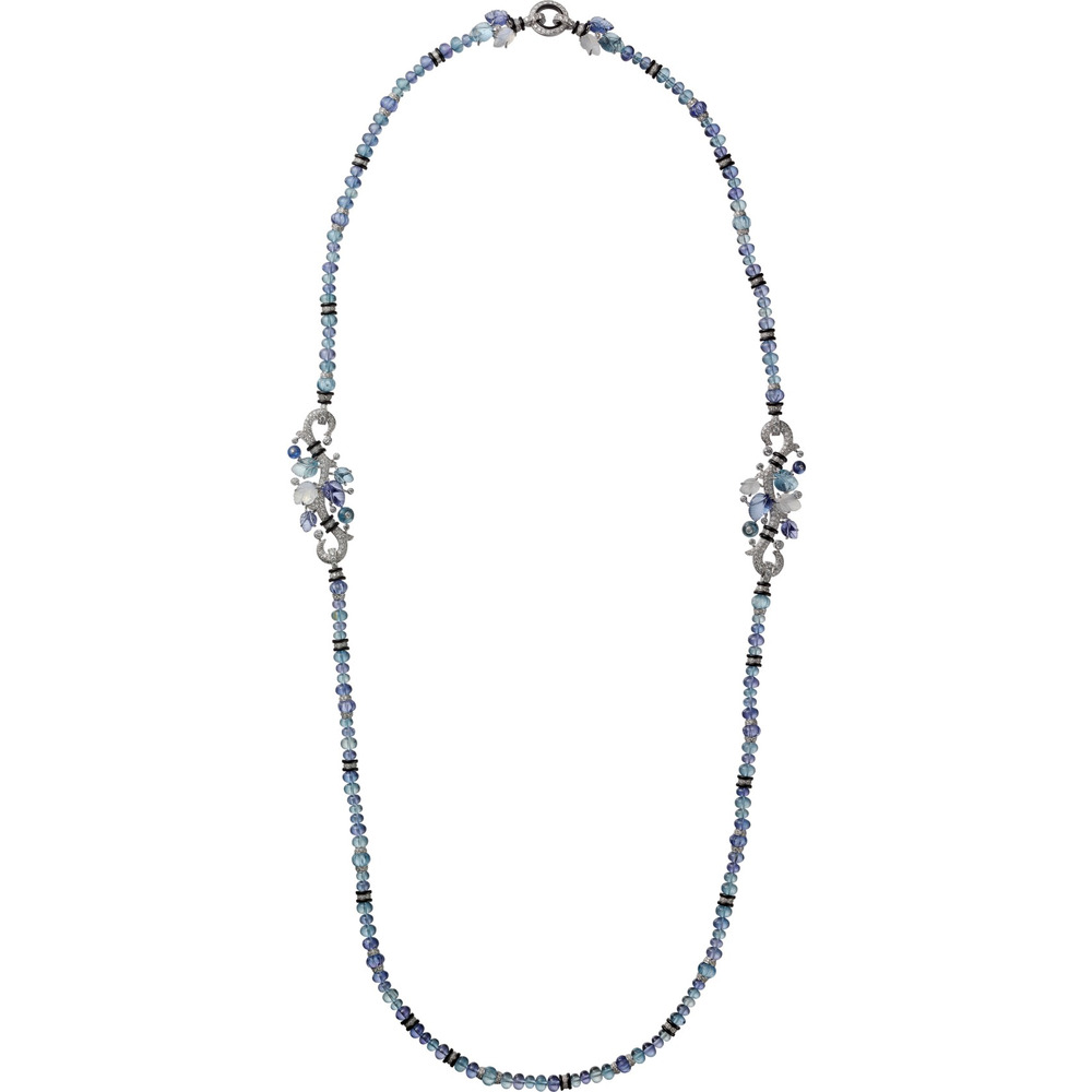 Колье с резными камнями