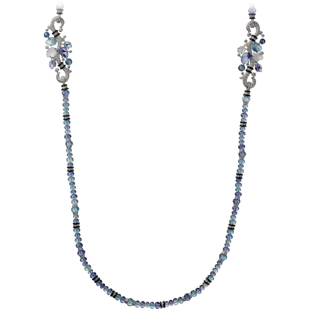 Колье с резными камнями