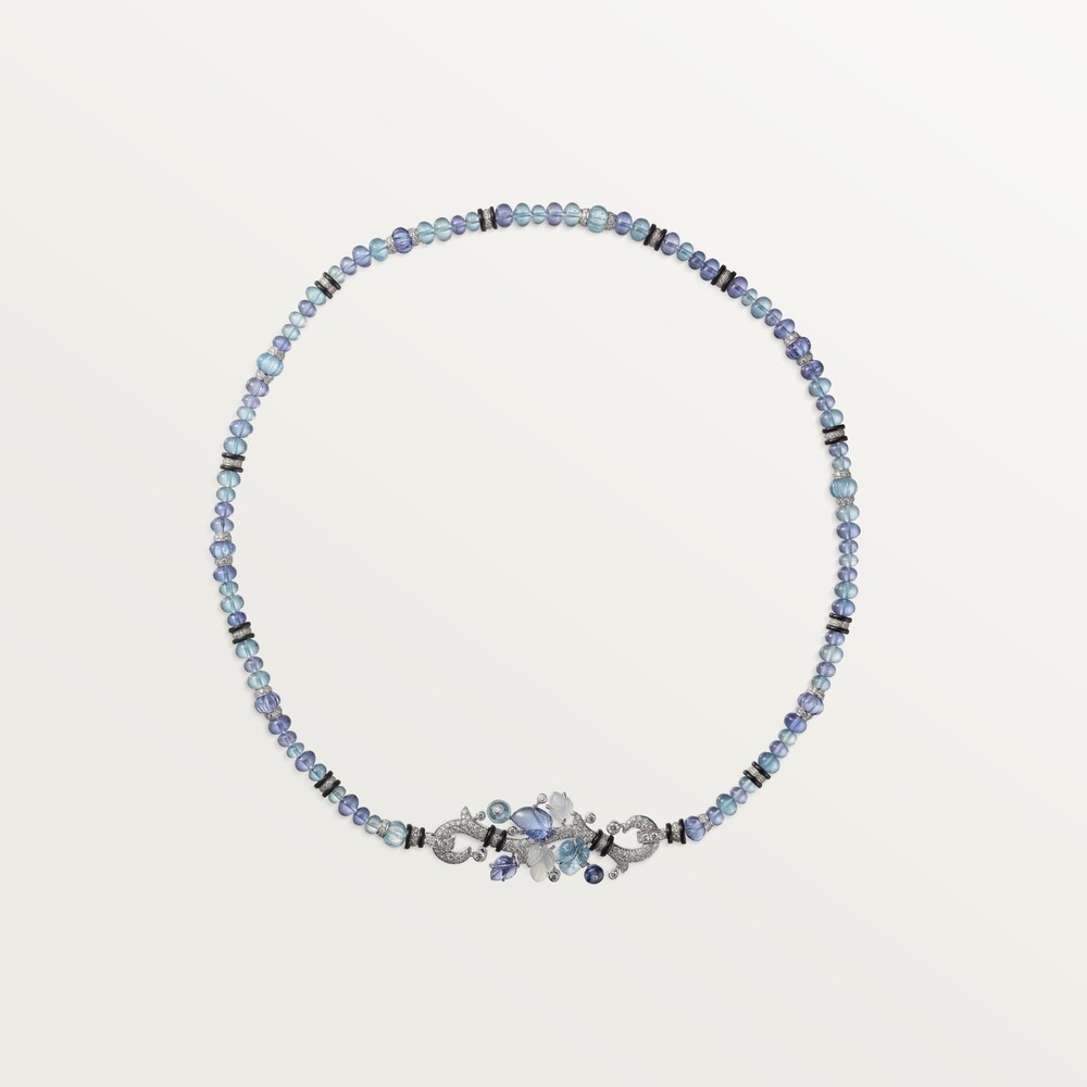 Колье с резными камнями