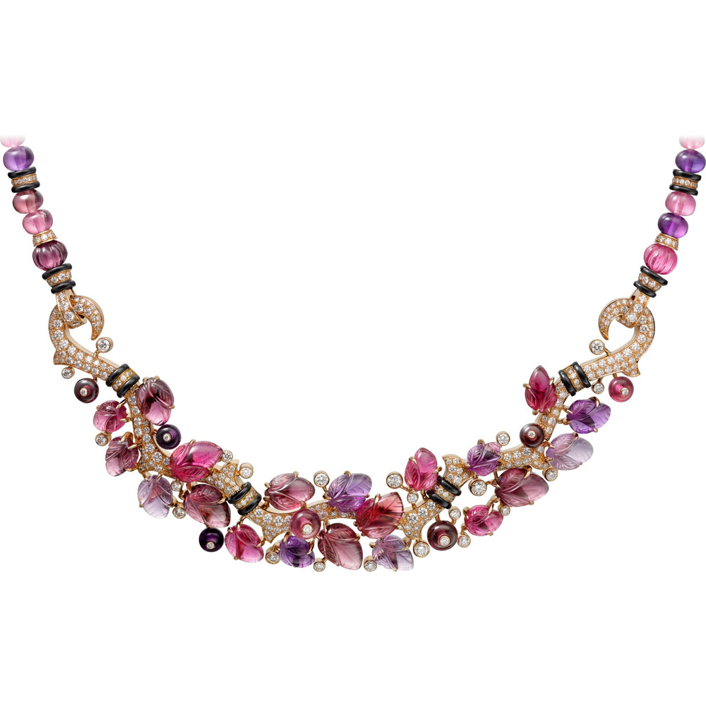 Колье с резными камнями