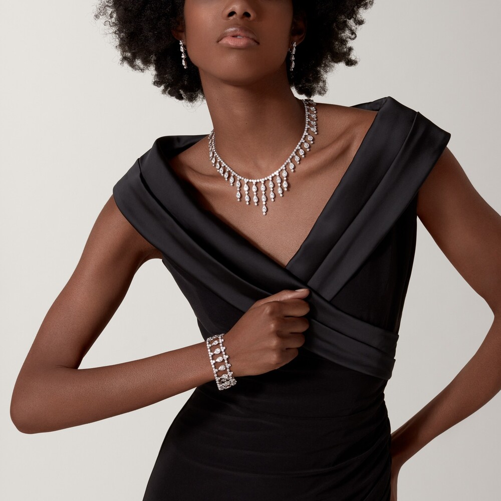 Колье из коллекции украшений с бриллиантами