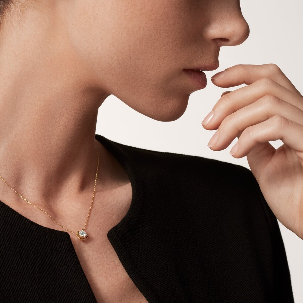 Колье C de Cartier