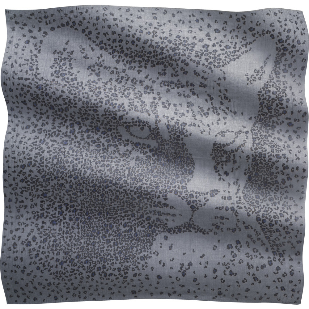 Шаль с мотивом «пятна пантеры»