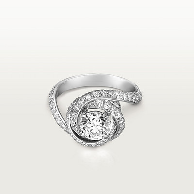 Trinity Ruban solitaire, brilliant-cut diamond, paved