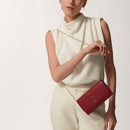 C de Cartier Brieftasche mit Kette