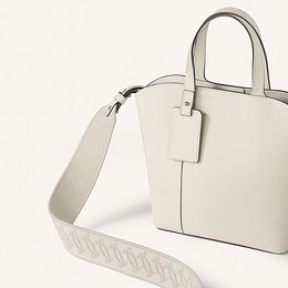 Bolso tote modelo mini, C de Cartier